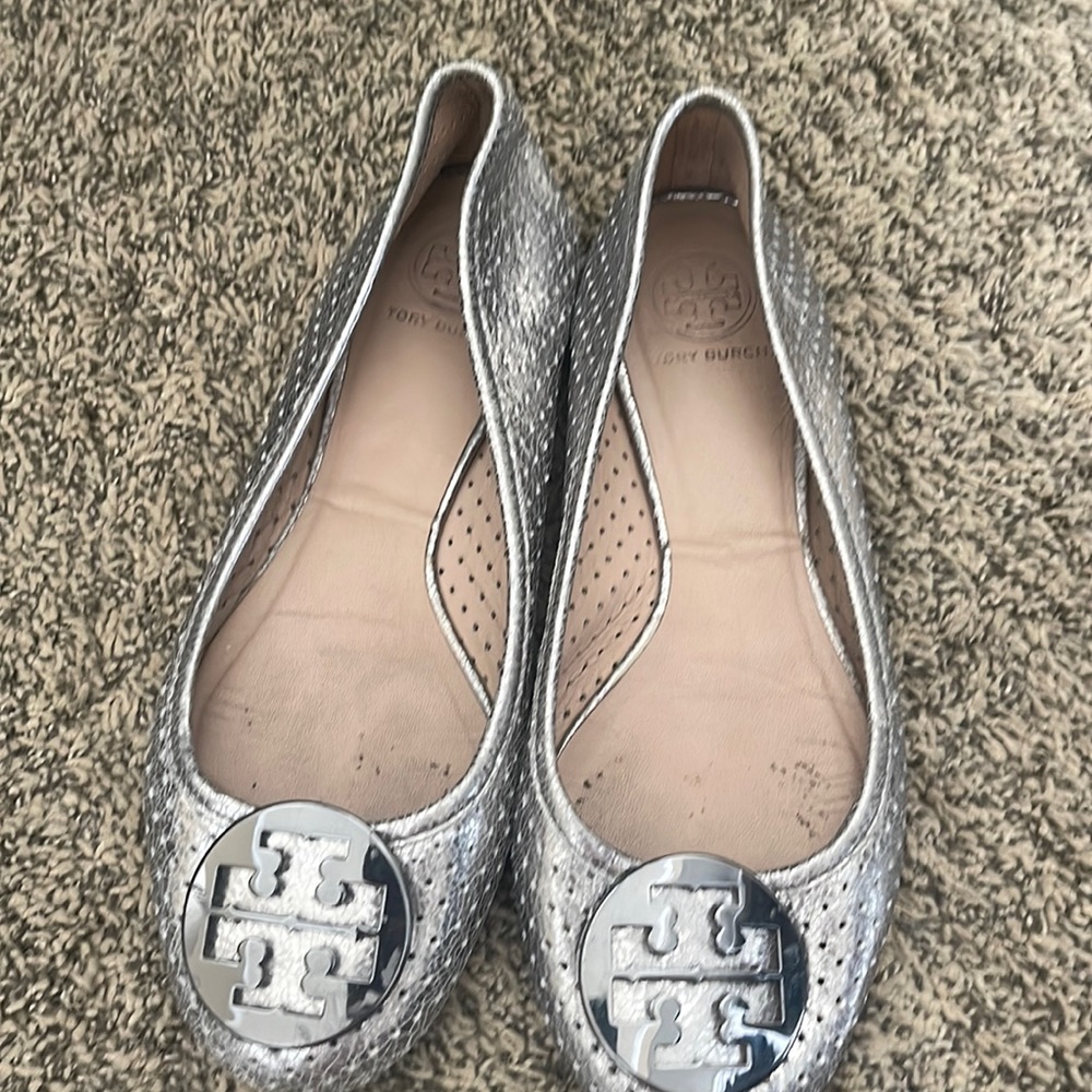 Tory Burch woman shoes silver in color in good condition